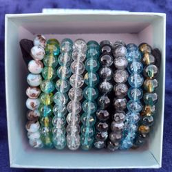 8 Beautiful Bracelets