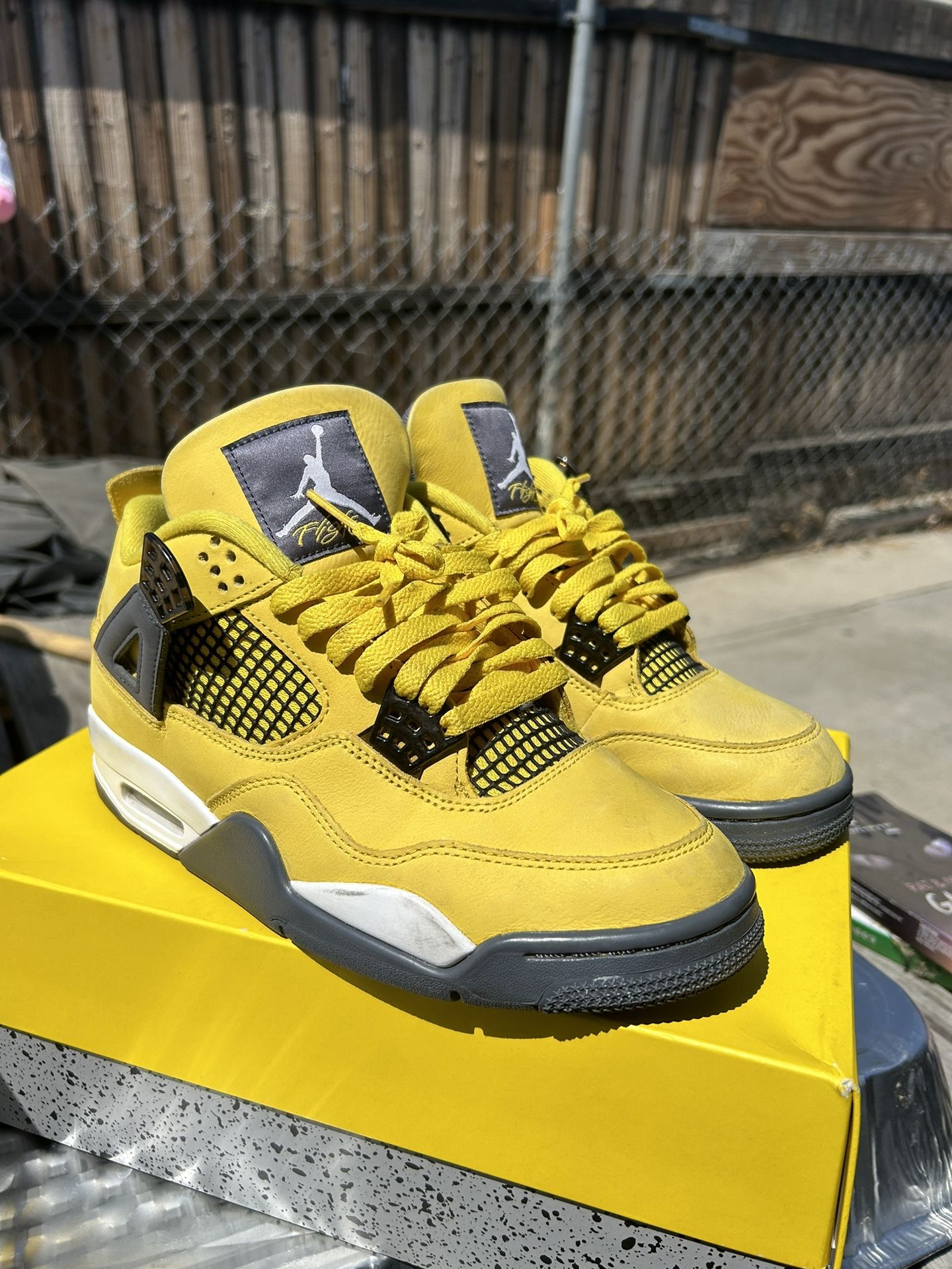 Air Jordan 4 Retro 'Lightning' 