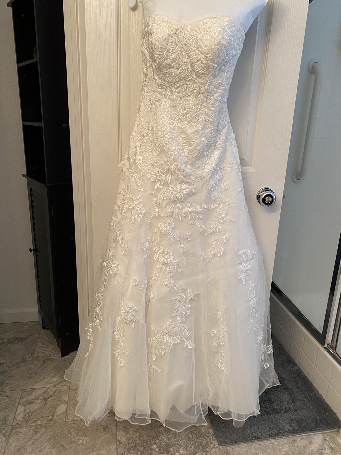 Ivory Strapless Wedding Dress