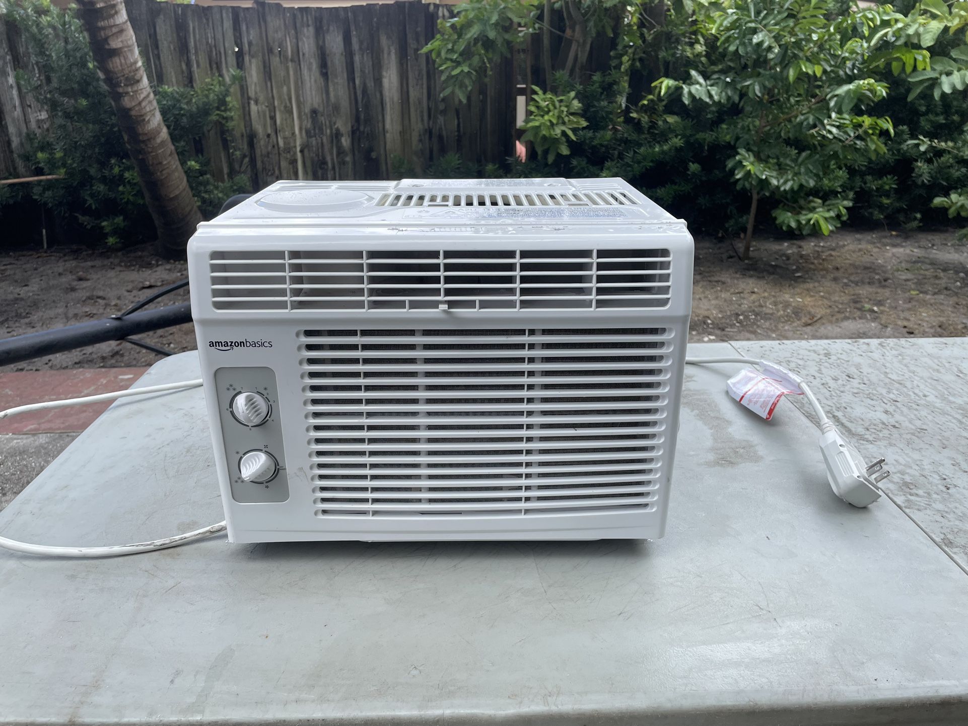 AmazonBasics Window Air Conditioner 5000 BTU