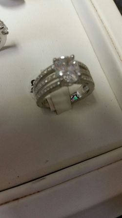 .925. Cz Diamond Ring....size7....