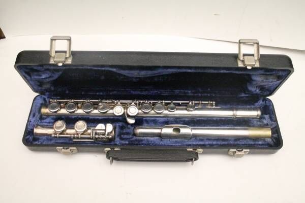 W.T. Armstrong Elkhart-Ind Flute Model 104 With Hard Case