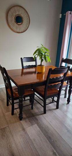Kitchen/Dining room table and chairs