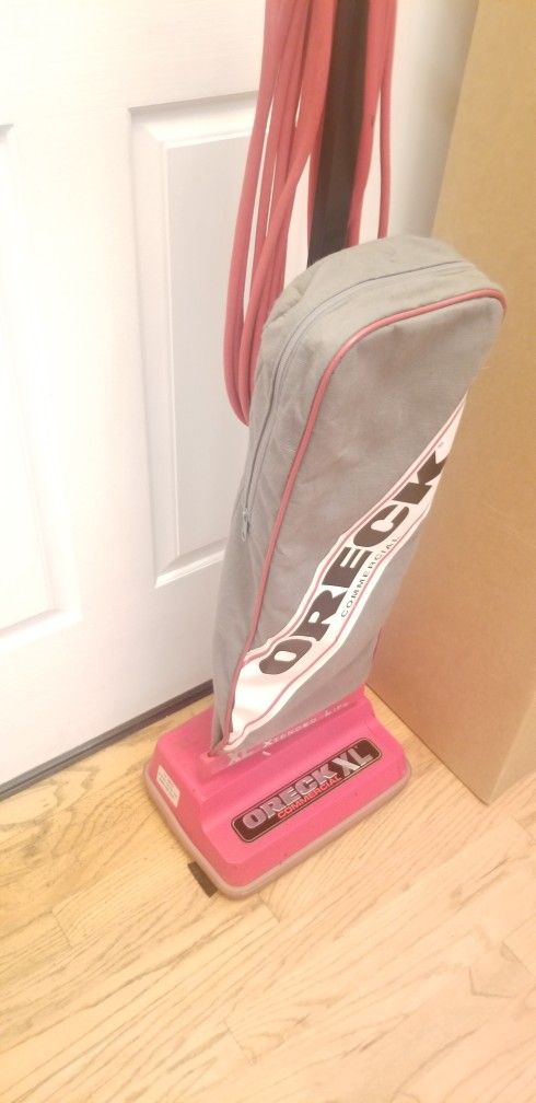NEW cond COMMERCIAL ORECK VACUUM CLEANER WITH POWERFUL SUCTION , WORKS EXCELLENT ,