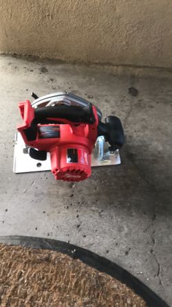 Milwaukee circular saw like new