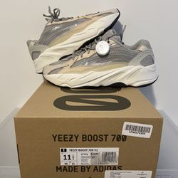 Yeezy 700 V2 Cream