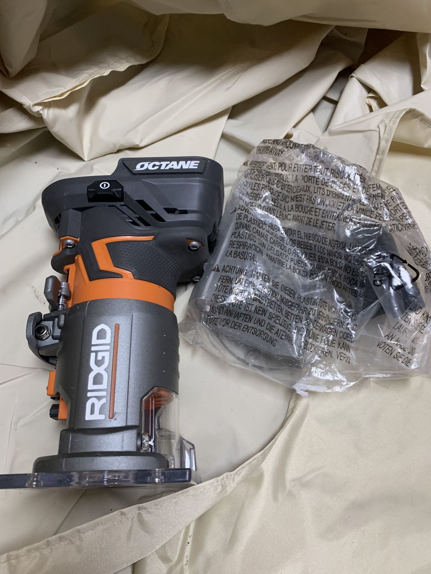 RIDGID 18V Brushless Cordless Compact Router (Tool Only)