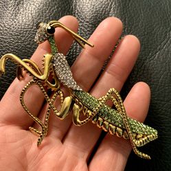 Preowned New Gold tone large praying mantis brooch