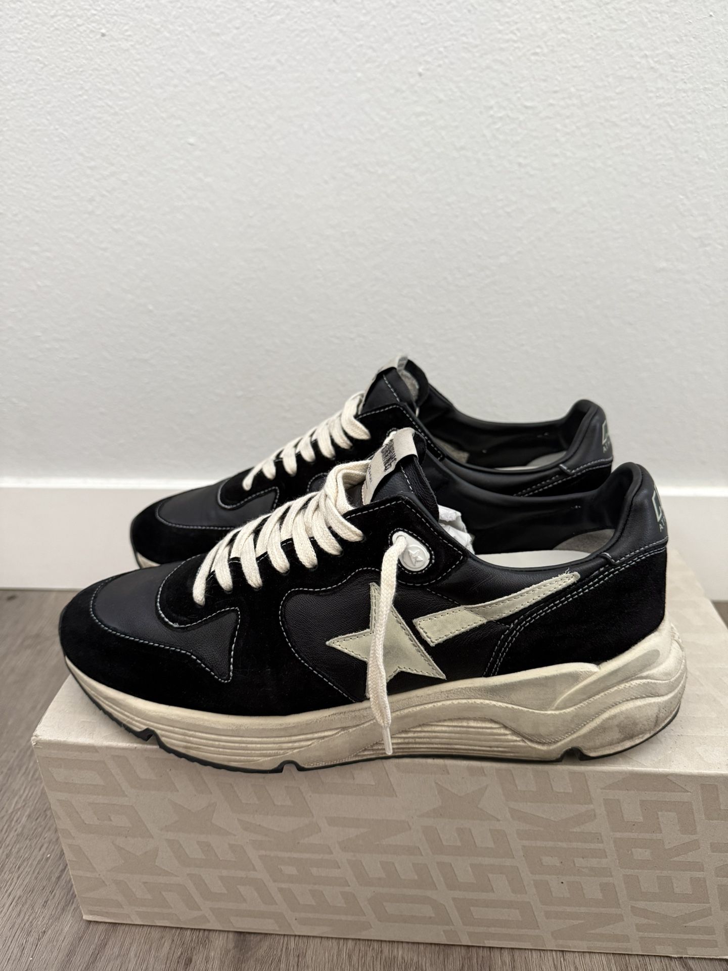 Golden Goose Running Sole size 43 Black/ white 