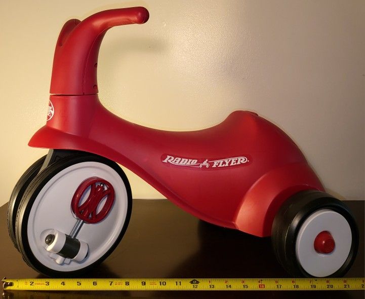 Radio Flyer Scoot 2 Pedal Ride On Bike