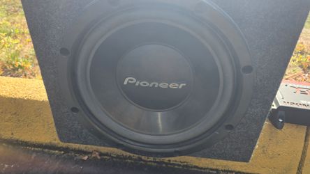 Pioneer Subwoofer in Enclosure Box