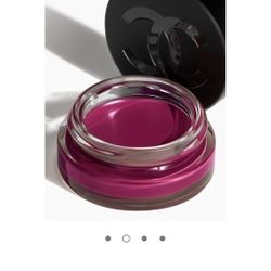 
N°1 DE CHANEL Lips 👄cheek Balm 
Includes a cotton bag and a perfume sample