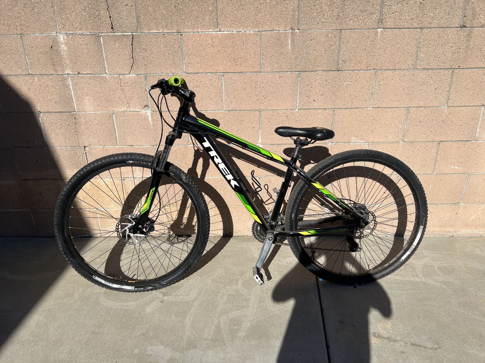 2016 Marlin 6 Trek Mountain Bike