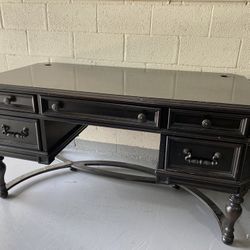 Desk In Kendall I Can Deliver 