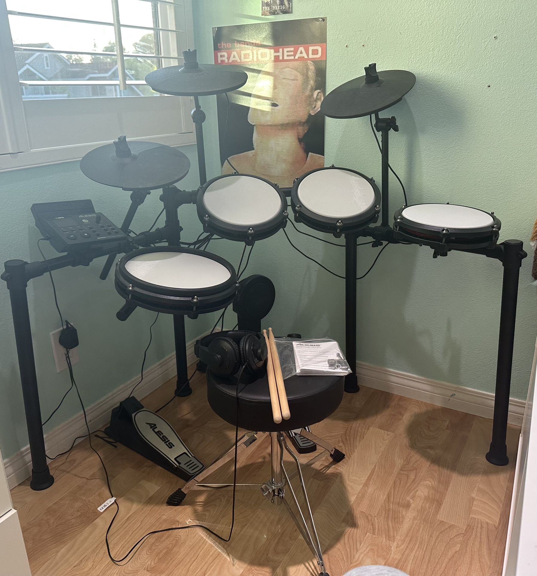 Alesis Nitro Max Mesh Electronic Drum Set Essentials Bundle USED