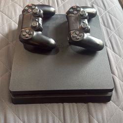 Play Station 4 Slim