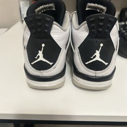 Used Jordan 4 Military Blk Size 7y