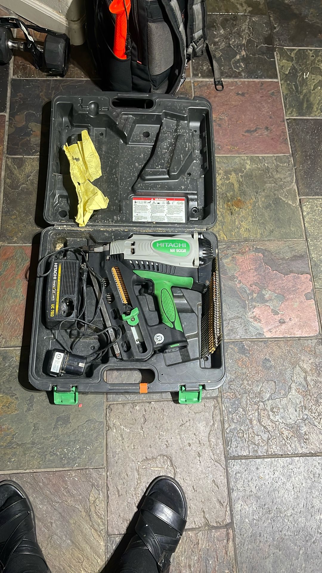 Hitachi NR 90 GR Nail Gun