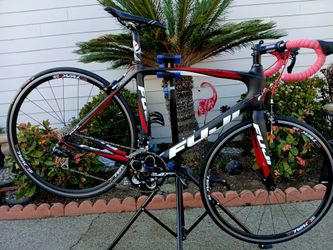 Fuji granfondo full carbon roadbike size 56cm large shimano 105 20 speeds like new..