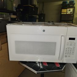 White Matching GE Flat Top Stove And Above Stove Microwave