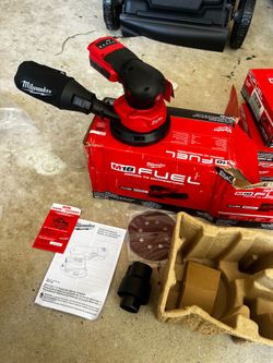 Milwaukee Sander M18 18V Lithium-Ion Brushless Cordless FUEL 5 in. Random Orbit Sander (Tool-Only)