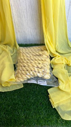 paquete de decoración para fiestas que incluye caminos de mesa amarillos ("Yellow Table Runner") para eventos como baby showers o bodas, con un total