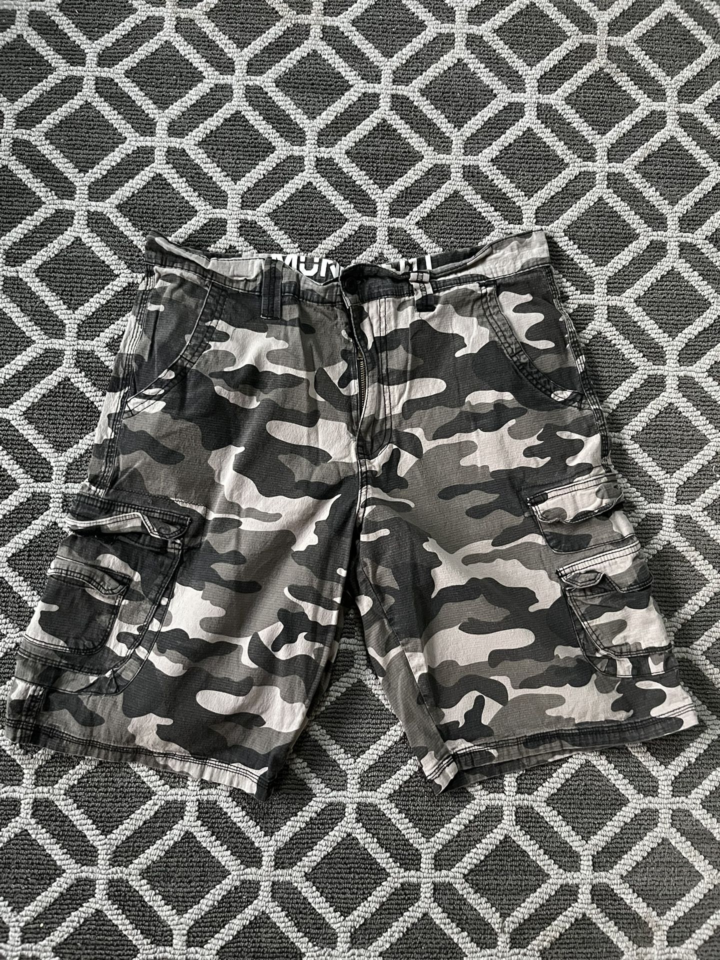 MONUMENT CAMO CARGO SHORTS