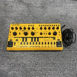 Behringer TD-3 MO Synthesizer 