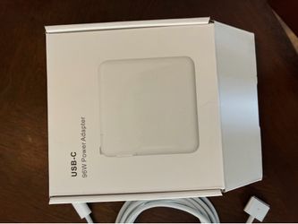 USB-C Power Adapter
