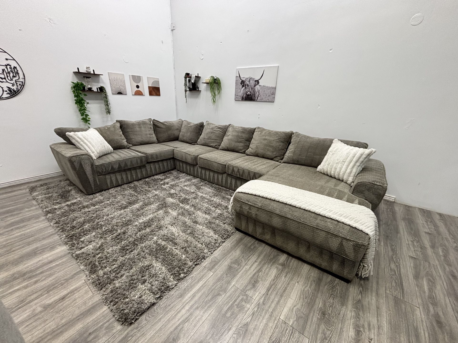 Sectional Couch - Free Delivery