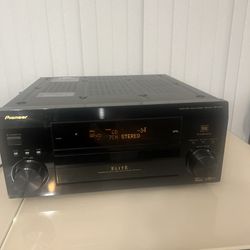 Pioneer Elite Receiver VSX43TX Audio/Video Multi-Ch Stereo 600w Loaded W/Extras. Used in good condition with minor cosmetic blemishes and these blemis