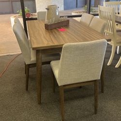 Table + 6 Chairs 
