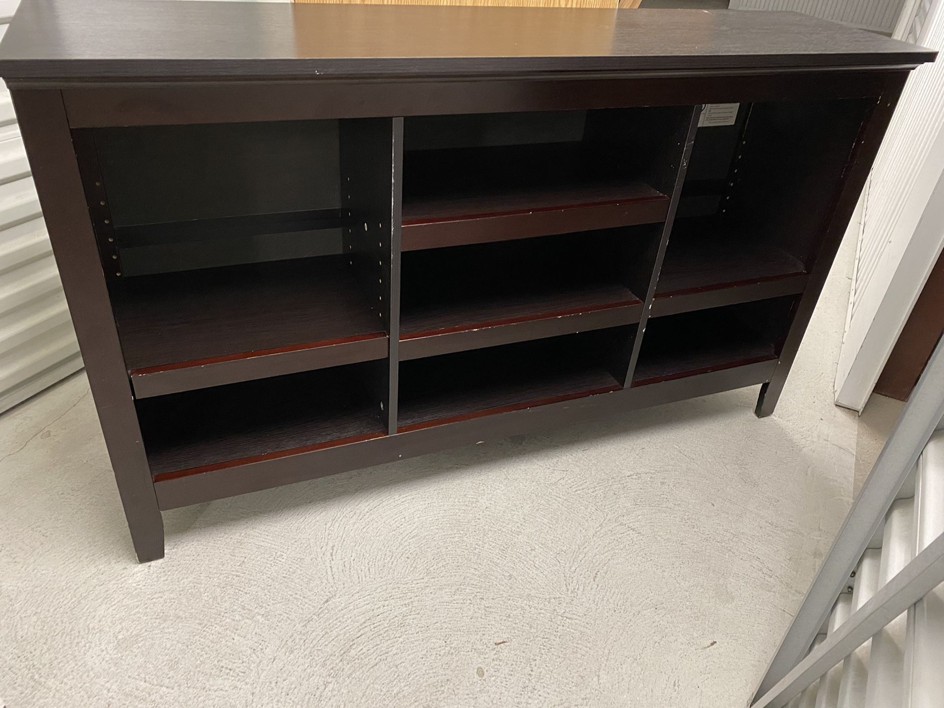 VERY NICE TV STAND LOCATED IN WALNUT CREEK 