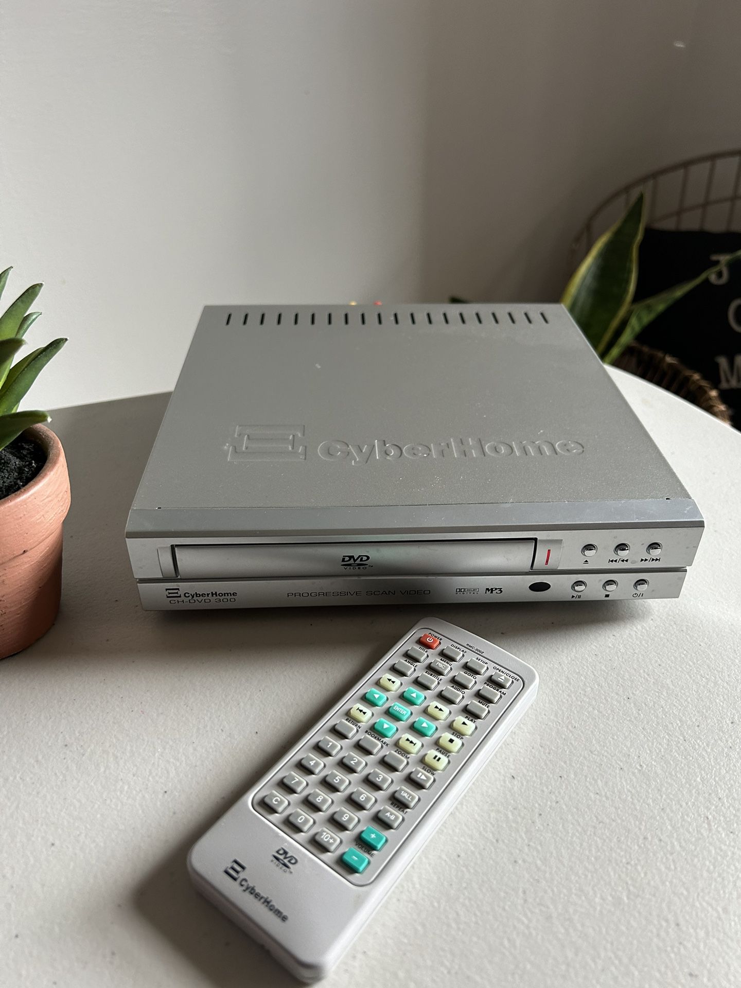 Cyberhome Dvd Player- Electronic -Works Great- Remote/cords come with
