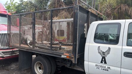 Flat bed /cage  truck bed