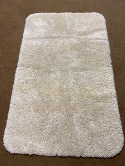 Rug 25” x 40” Cream Color with non skid backing