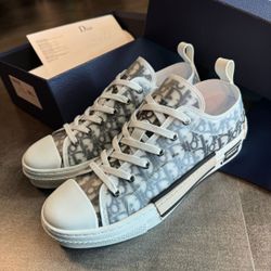 B23 League Low-Top Sneaker White and Black