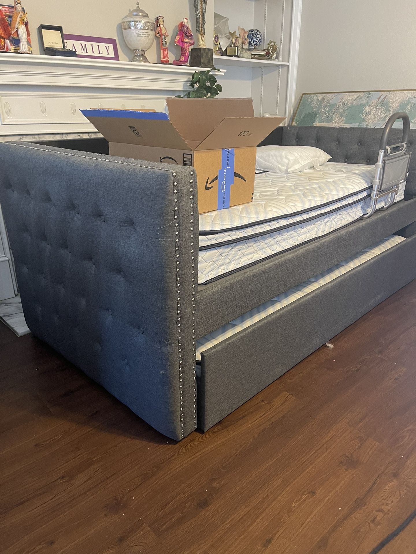Hardly Used Twin Day/Trundle Bed