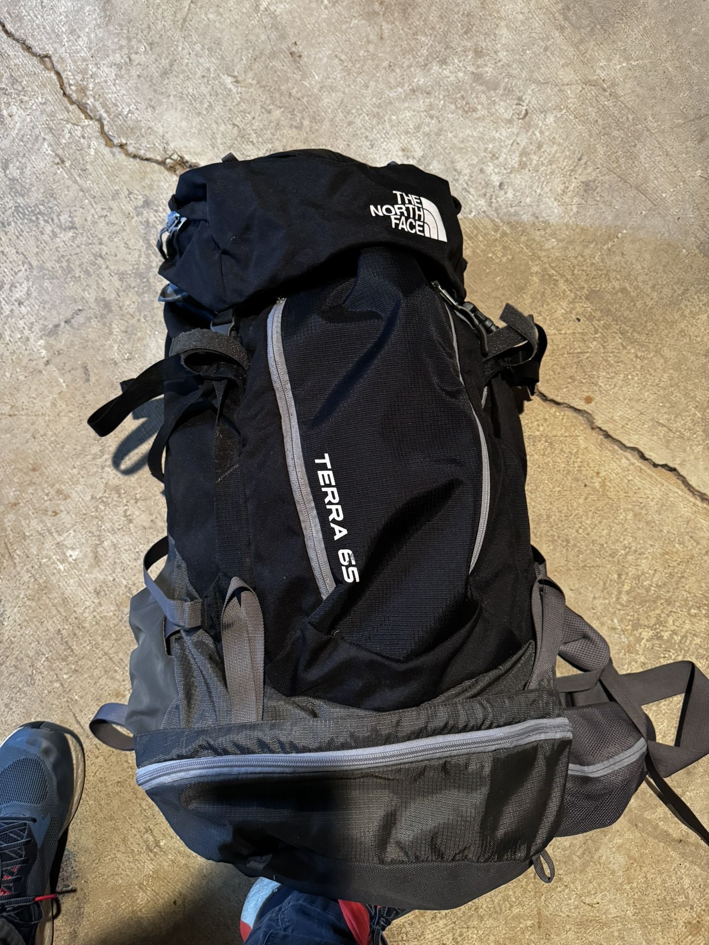 Like New North Face Terra 65 Travel Backpack 