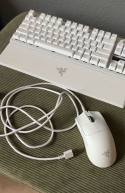 White Razer Huntsman mini keyboard, matching wired mouse and wrist rest
