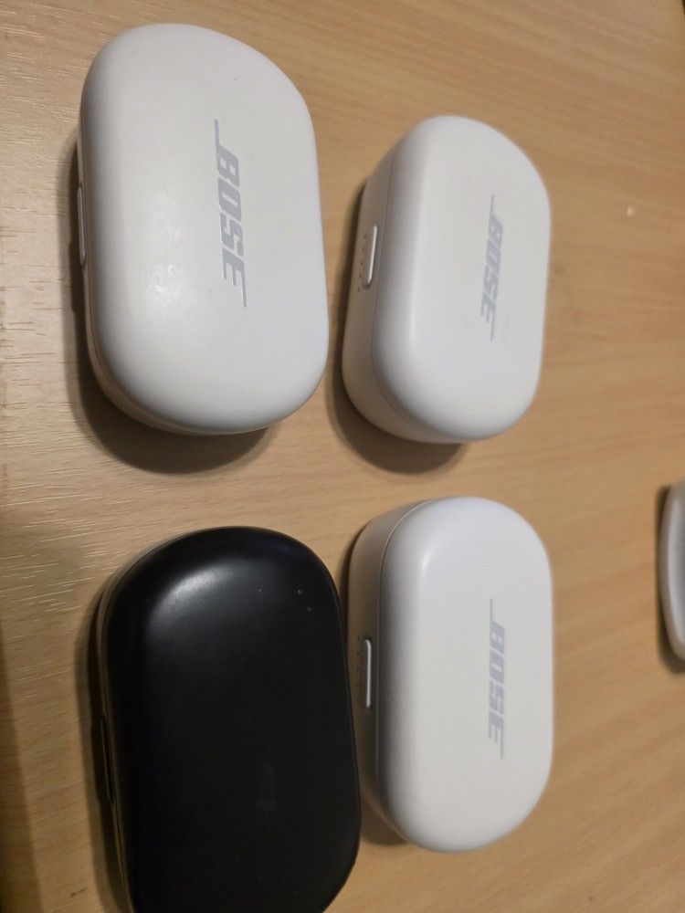 4 Bose Charging Cases 