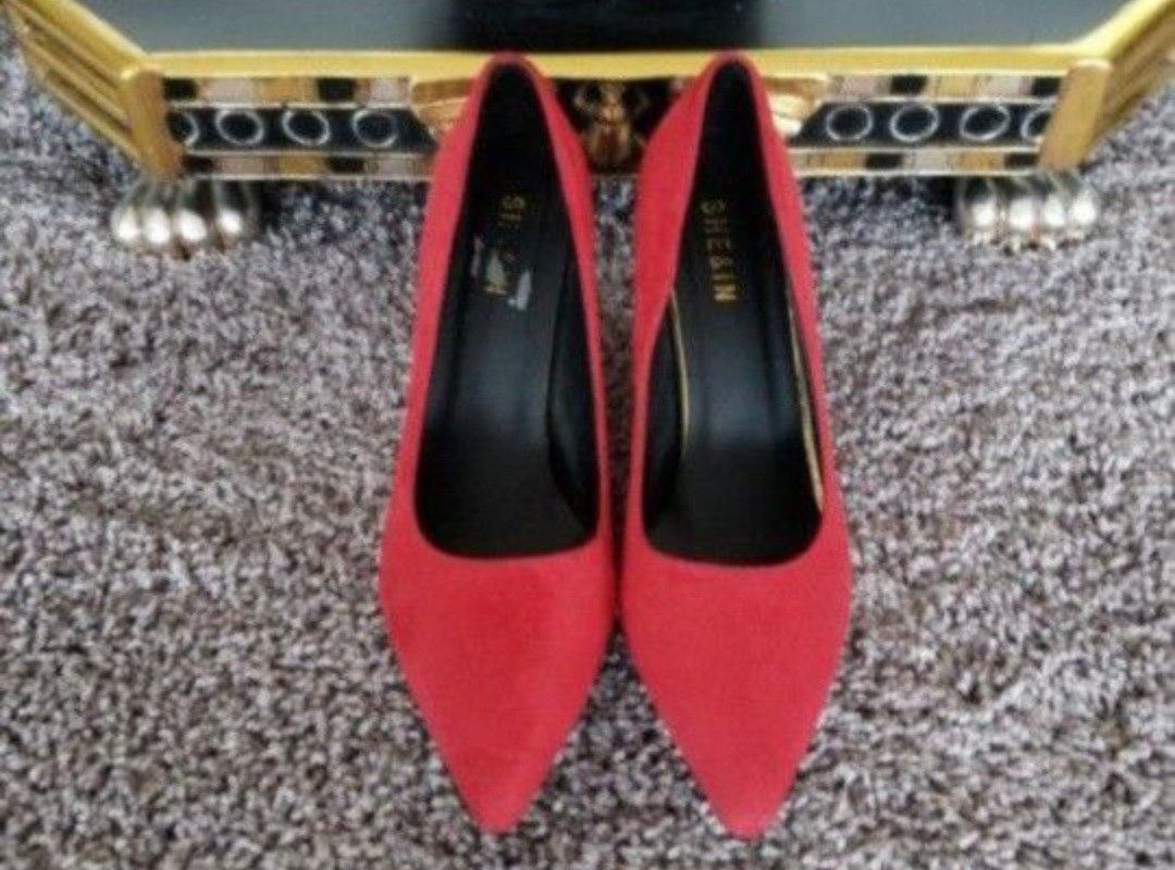 Shein (she inside) Red High Heels 👠point Toe-su