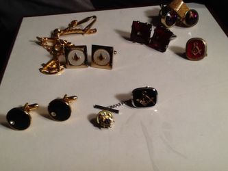 Mason emblem men's dress accessory