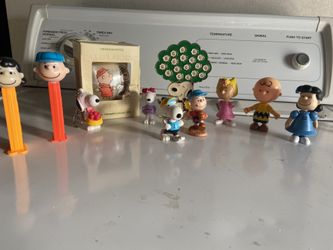 Vintage Charlie Brown lot