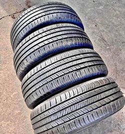 225/55/18 Hankoo Set de Tires con 80% de vida las 4