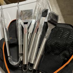 New BBQ Grill Set In Bag 