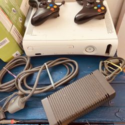 Xbox 360 60 GB HDD bundle with Kinect & 3 Games- price listed includes all items