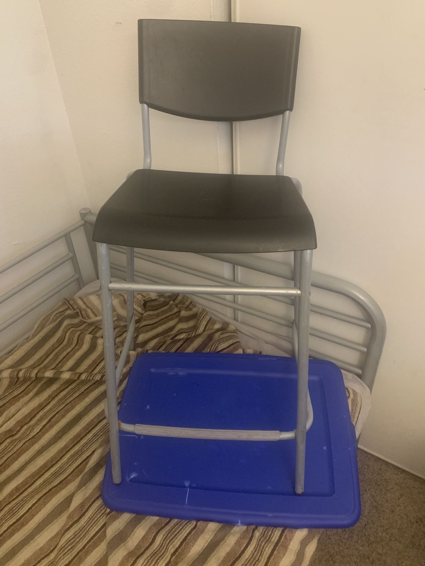 CHAIR FOR GUITAR OR KEYBOARD 5”X3”