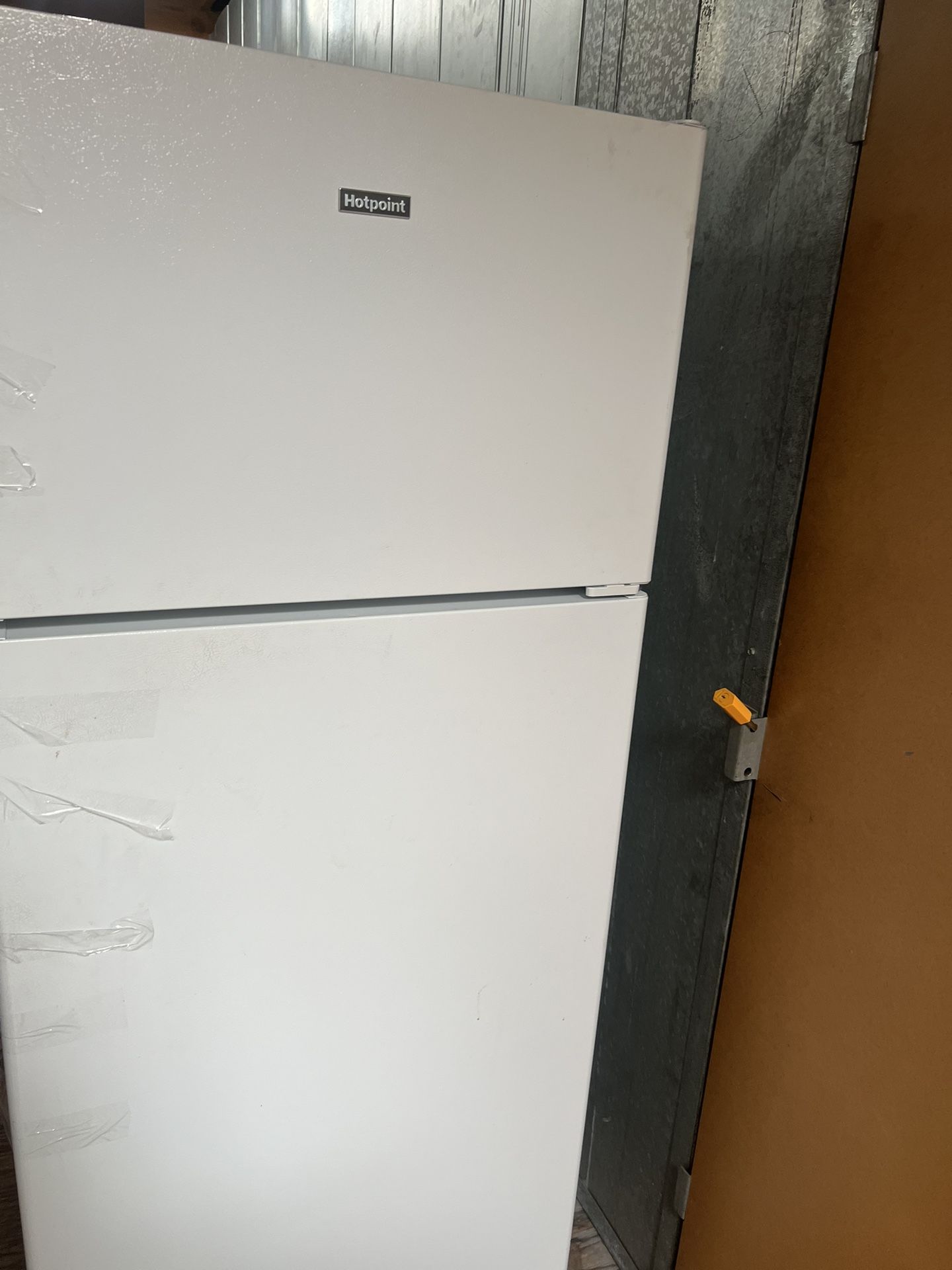 Refrigerator 
