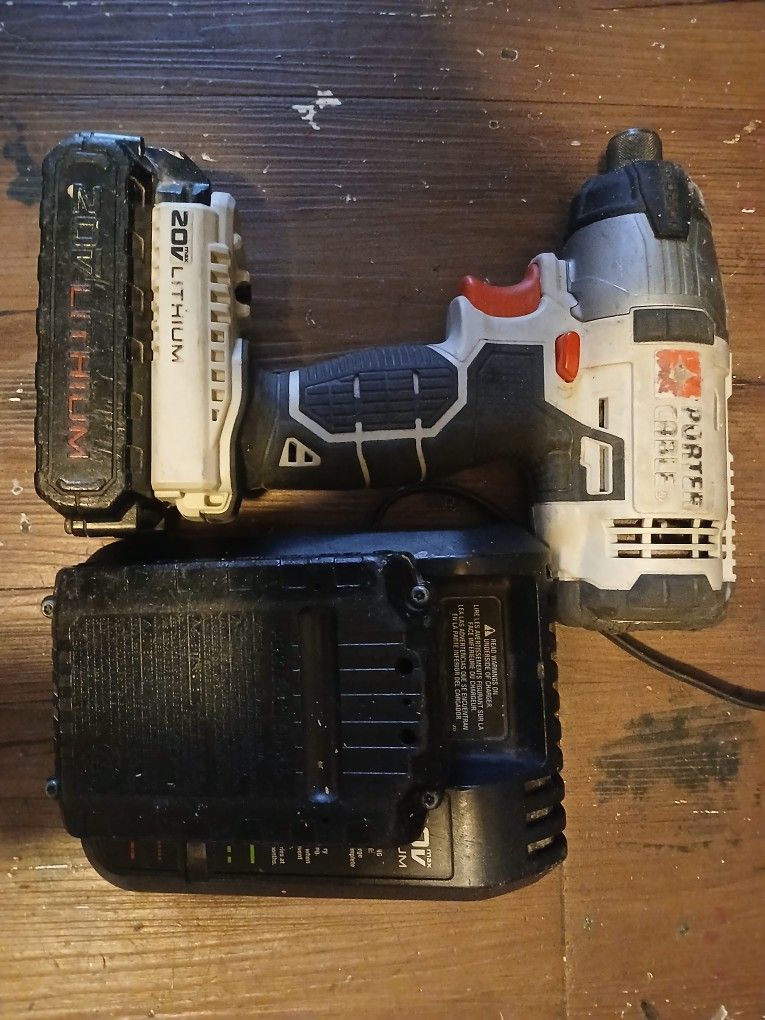 Porter Cable Power Drill (Comes With 2 Batteries And Screwdriver Set)